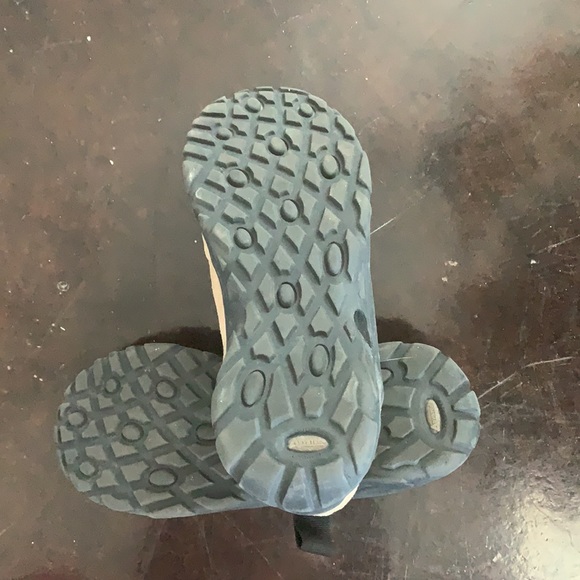 Cabela’s Suede Slip-On’s | Size 8 - Picture 2 of 4